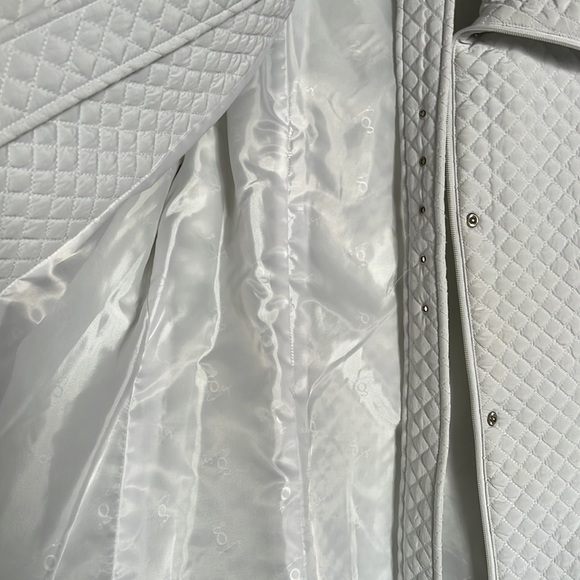 Samuel Dong - Picture 3 of 6